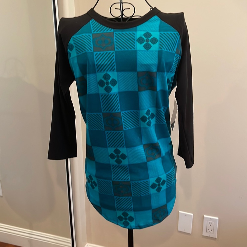 Lularoe Randy Tee size XS. New with tags.